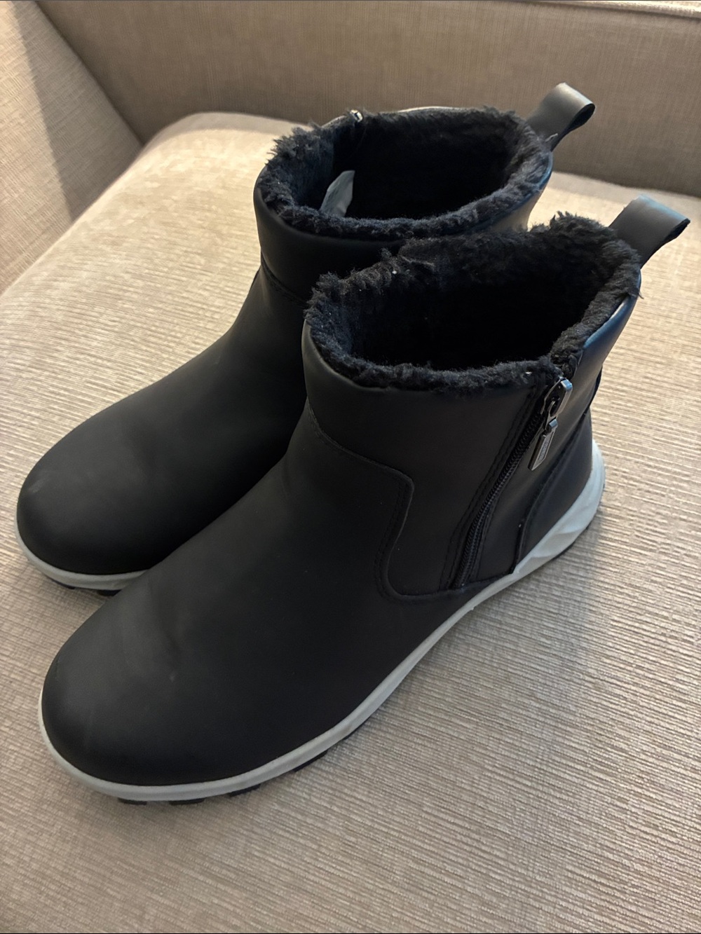 Khombu Sienna Black All Weather Winter Boots Women's Size 10 Faux Fur Side Zip